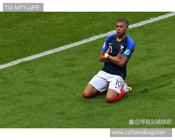 足球明星在绿茵场上的远距离瞬间展现他们的风采与魅力 足球明星在绿茵场上的远距离瞬间展现他们的风采与魅力